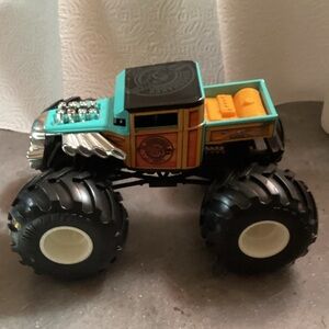 Monster Truck‎ Toy with Black and Orange Accents Hot Wheels 2019 Boneshaker